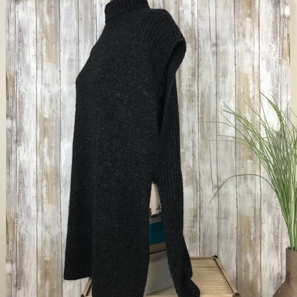 Lou & Grey side slit sleeveless poncho sweater